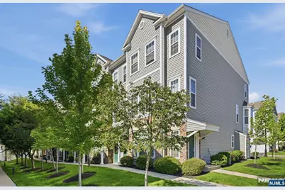 13 Dahlia Lane, Garfield, NJ 07026 - Photo 2