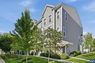 13 Dahlia Ln, Garfield, NJ 07026 - Photo 2