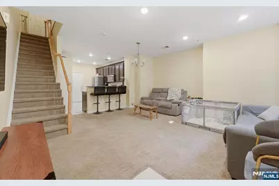 13 Dahlia Lane, Garfield, NJ 07026 - Photo 6