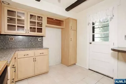 49 S Franklin Avenue, Bergenfield, NJ 07621 - Photo 16