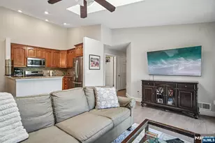 518 Holly Ct, Mahwah, NJ 07430 - Photo 6