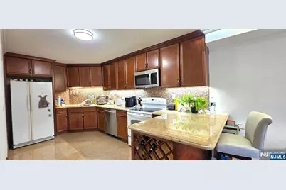 1055 River Road 302 #302, Edgewater, NJ 07020 - Photo 4