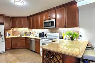 1055 River Road 302, Edgewater, NJ 07020 - Photo 4