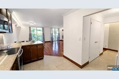 1055 River Road 302 #302, Edgewater, NJ 07020 - Photo 2