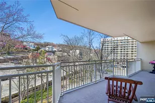1055 River Road 302, Edgewater, NJ 07020 - Photo 8