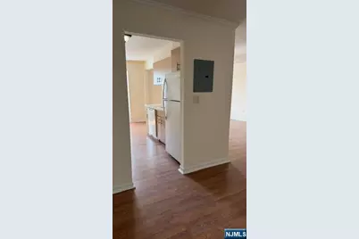 662 Goffle Road B-23 #B-23, Hawthorne, NJ 07506 - Photo 6