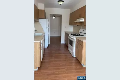 662 Goffle Road B-23 #B-23, Hawthorne, NJ 07506 - Photo 10