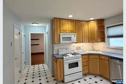 409 Cleveland Avenue 1F+basement #1F+BASEMENT, Harrison, NJ 07029 - Photo 4