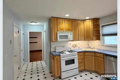 409 Cleveland Avenue 1F #1F, Harrison, NJ 07029 - Photo 4