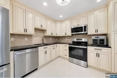 207 Pond Terrace 4D #4D, Washington Township, NJ 07676 - Photo 10