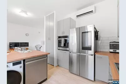 196 Pearsall Avenue 10 #10, Jersey City, NJ 07305 - Photo 8