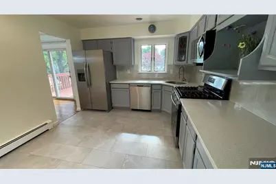 201 Rockland Avenue, River Vale Township, NJ 07675 - Photo 10