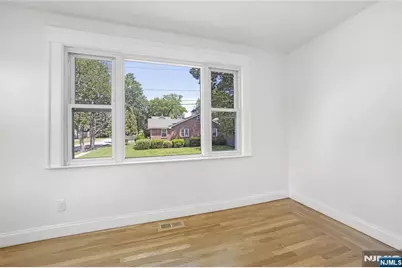 135 E Linden Avenue, Dumont, NJ 07628 - Photo 12