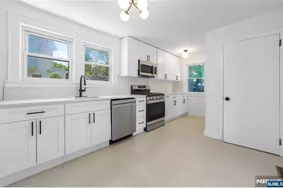 135 E Linden Avenue, Dumont, NJ 07628 - Photo 18