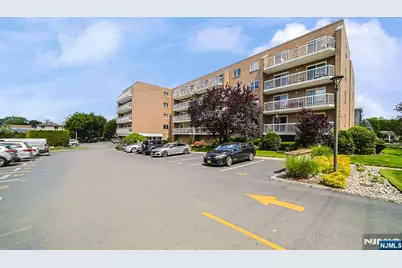 38 Moonachie Road 402 #402, Hackensack, NJ 07601 - Photo 2