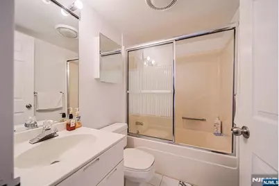 38 Moonachie Road 402 #402, Hackensack, NJ 07601 - Photo 14