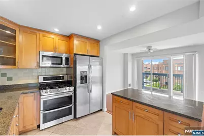 518 Ellery Court K518 #K518, Edgewater, NJ 07020 - Photo 10