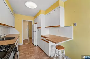 2000 Linwood Ave 11A, Fort Lee, NJ 07024 - Photo 10