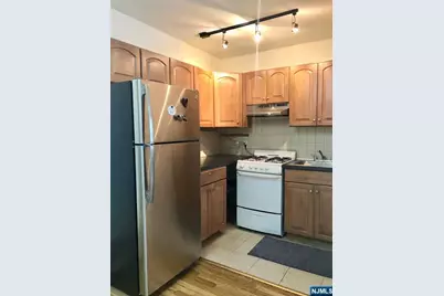 2160 Center Avenue 3J #3J, Fort Lee, NJ 07024 - Photo 4