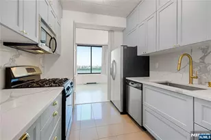 9060 Palisade Ave 404, North Bergen, NJ 07047 - Photo 4