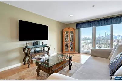 45 Legend Hills Drive, Edgewater, NJ 07020 - Photo 4