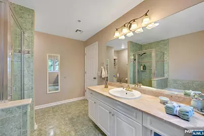 45 Legend Hills Drive, Edgewater, NJ 07020 - Photo 22
