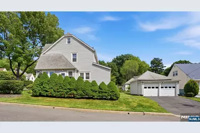88 Lindbergh Boulevard, Teaneck Township, NJ 07666 - Photo 4