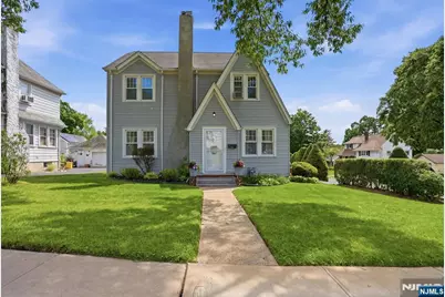 88 Lindbergh Boulevard, Teaneck Township, NJ 07666 - Photo 2