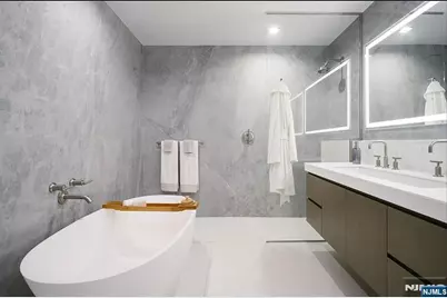 320 Adolphus Avenue 221 #221, Cliffside Park, NJ 07010 - Photo 4