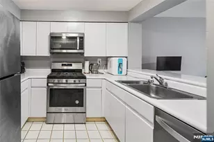 503 Hancock Ct M503, Edgewater, NJ 07020 - Photo 4