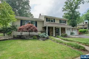 31 Clinton Ln, Wayne, NJ 07470 - Photo 2