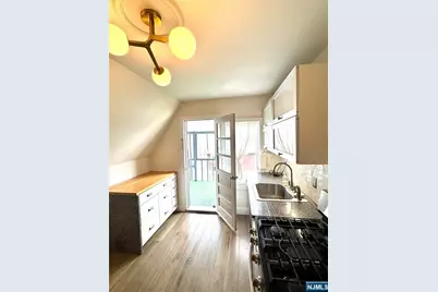 21 Valley Place 3 #3, Edgewater, NJ 07020 - Photo 4