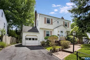 26 Crest View Hill Rd, Livingston, NJ 07039 - Photo 2