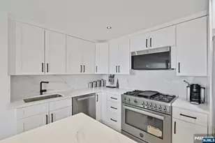 6040 Blvd East 31E, West New York, NJ 07093 - Photo 12