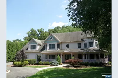 765 Colonial Road, Franklin Lakes, NJ 07417 - Photo 2