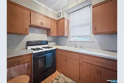 189 Martha Avenue, Elmwood Park, NJ 07407 - Photo 8