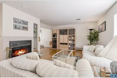125 Roosevelt Place, Palisades Park, NJ 07650 - Photo 6
