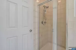 125 Roosevelt Pl, Palisades Park, NJ 07650 - Photo 24