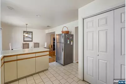 125 Roosevelt Place, Palisades Park, NJ 07650 - Photo 12