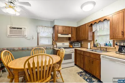 567 Fern Avenue, Lyndhurst Township, NJ 07071 - Photo 12