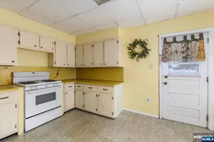 567 Fern Ave, Lyndhurst Township, NJ 07071 - Photo 6