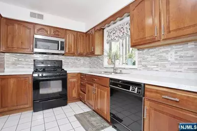 290 Hamilton Place 4 #4, Hackensack, NJ 07601 - Photo 12