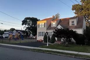 165 Woods Ave 2nd Fl, Bergenfield, NJ 07621 - Photo 2