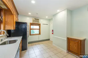 10 Walnut Pkwy, Montclair, NJ 07042 - Photo 22