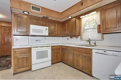 200 Watchung Drive, Hawthorne, NJ 07506 - Photo 14