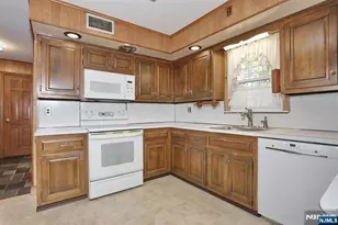 200 Watchung Dr, Hawthorne, NJ 07506 - Photo 14