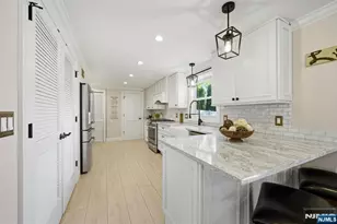35 Stuart St, Waldwick, NJ 07463 - Photo 12