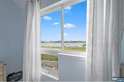 101 State Rt 5 302 #302, Edgewater, NJ 07020 - Photo 18
