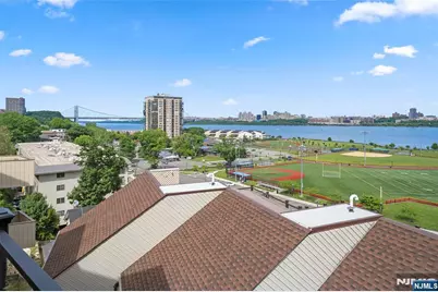 101 State Rt 5 302 #302, Edgewater, NJ 07020 - Photo 14