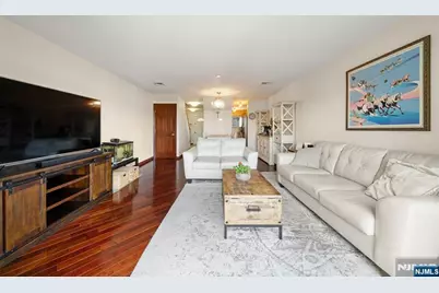 101 State Rt 5 302 #302, Edgewater, NJ 07020 - Photo 10